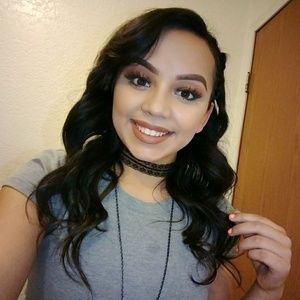 Meet your Posher, Leslye